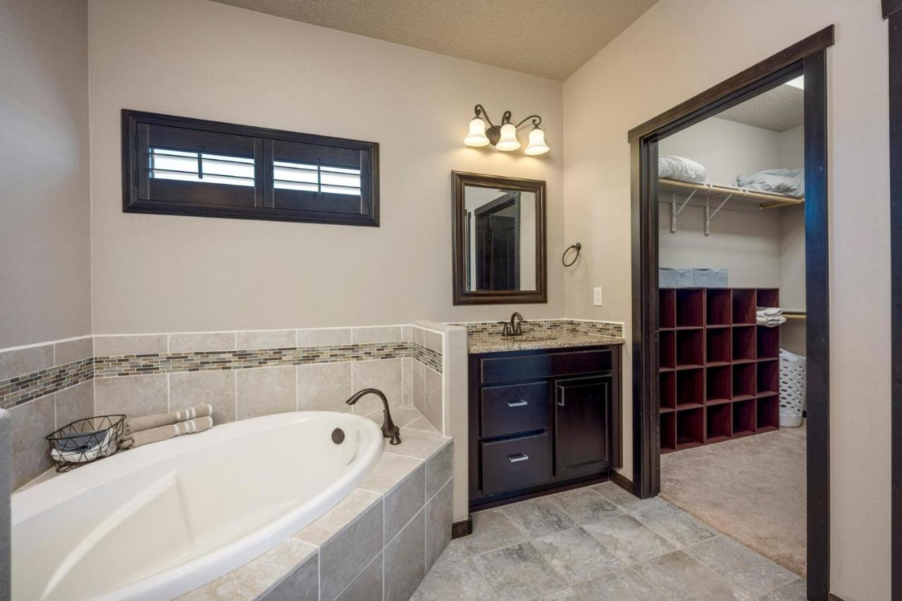 Turtleback Oasis - Minutes To Lake, Hot Springs, Golf - Luxurious, Spacious And Equipped Elephant Butte Bagian luar foto